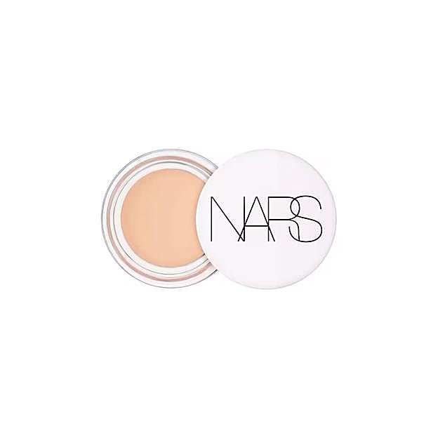 Iluminador para la zona del contorno de ojos de Nars.