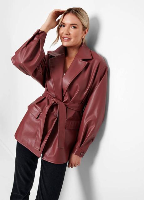 Imagen - Trench rojo en tejido efecto piel