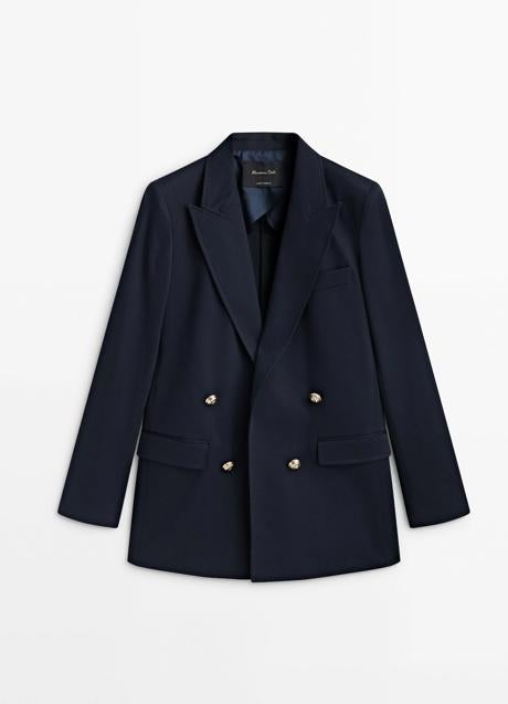 Imagen - Blazer en azul marino con doble botonadura de Massimo Dutti. Foto: Massimo Dutti.