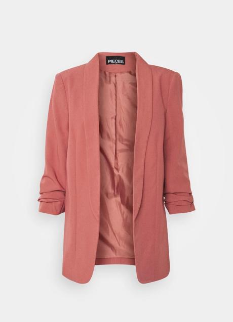 Imagen - Americana rosa de Pieces (27,99 euros)