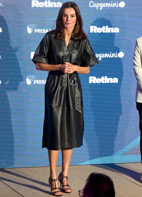 Imagen - La reina Letizia en los «Premios Retina Eco 2022» con un vestido negro. / LIMITED PICTURES