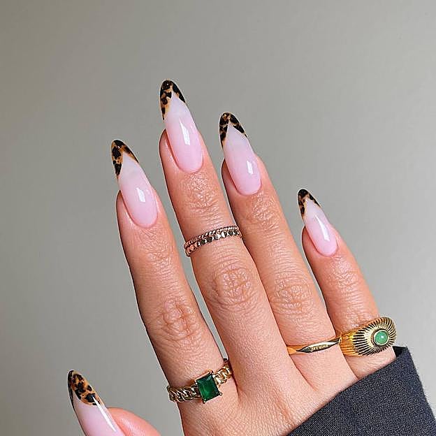 Manicura francesa animal print para otoño