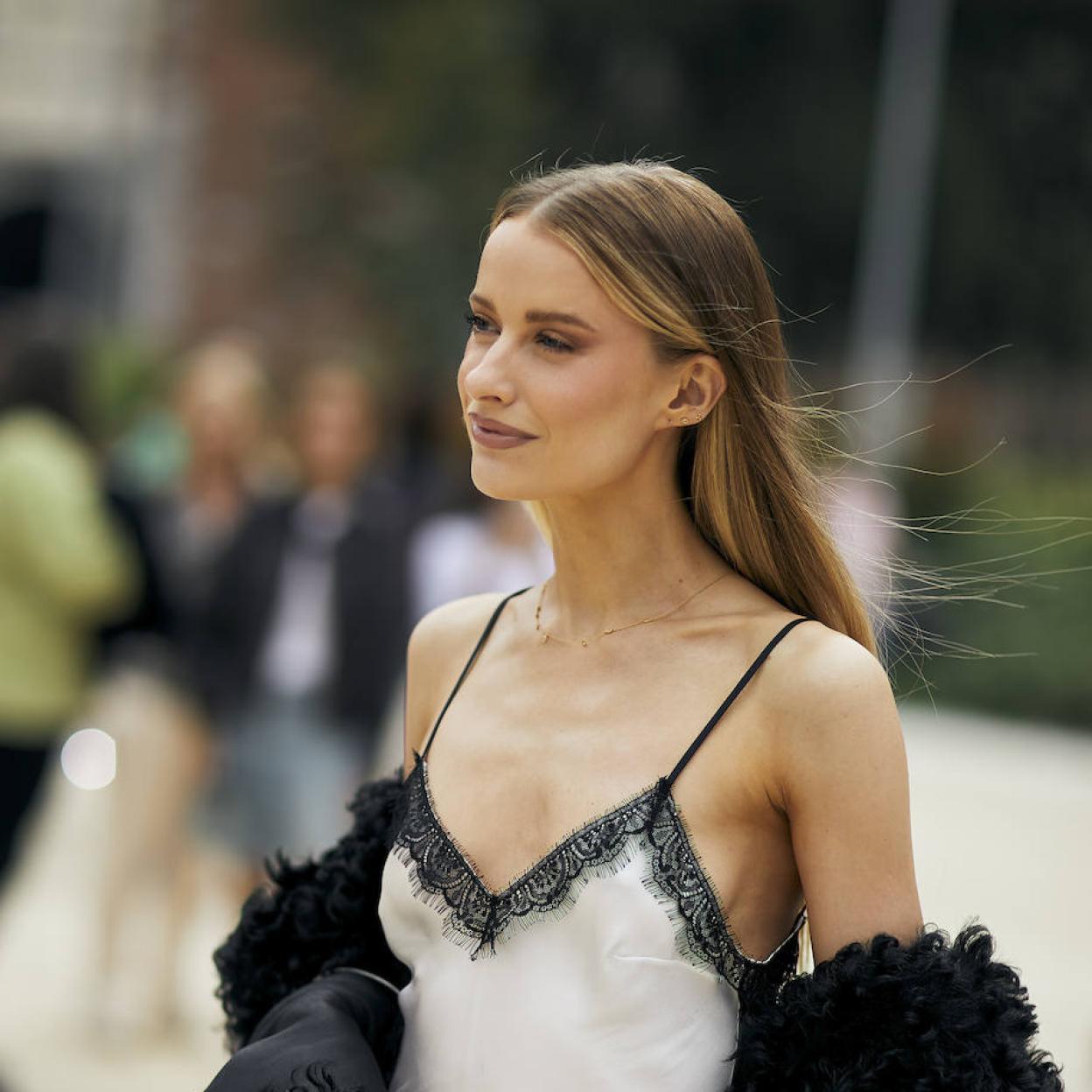 Influencer con pelo alisado