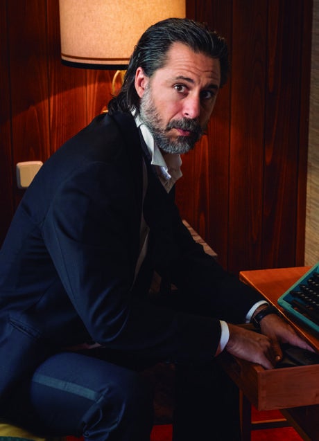 Imagen - Hugo SIlva en una imagen de Mentiras pasajeras. / Skyshowtime