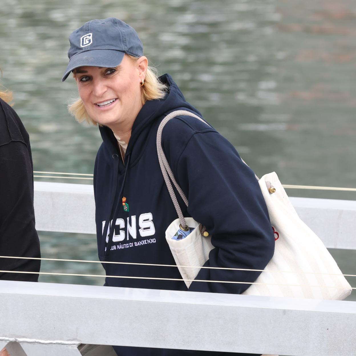 María Zurita llega al puerto de Sanxenxo.