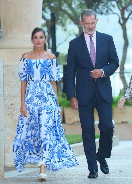 Imagen - La reina Letizia llevó este vestido de Desigual en en Mallorca. / LIMITED PICTURES