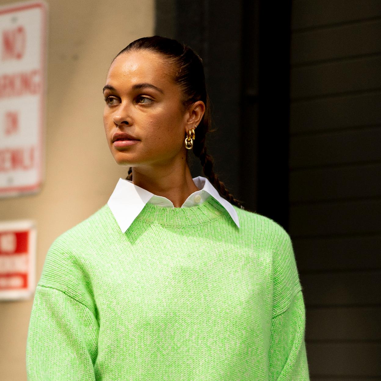 Una mujer con la piel efecto glow.