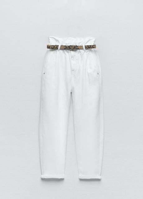 Imagen - Vaquero blanco de estilo paperbag. Foto: Zara.