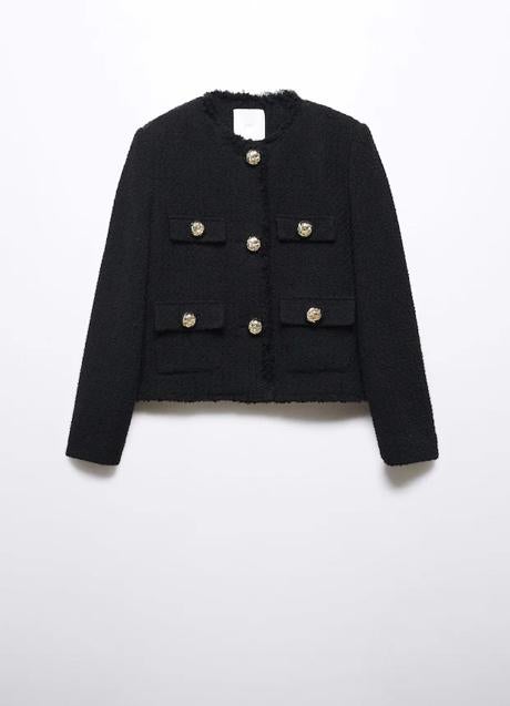 Imagen - Chaqueta negra con botones dorados de Mango (49,99 euros)