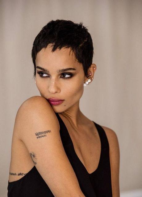 Imagen - Zoe Kravitz con peinado buzz cut de estilo asimétrico