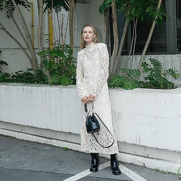 Flechazo con este vestido de encaje tan sofisticado que parece de lujo