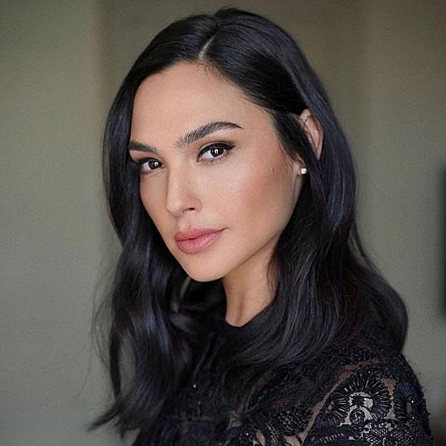 Gal Gadot con clavicut para pelo ondulado