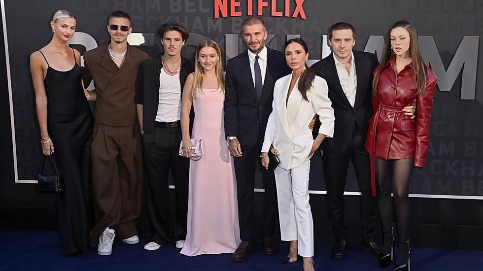 Victoria Beckham junto a su familia en el estreno del documental de Netflix sobre David Beckham.