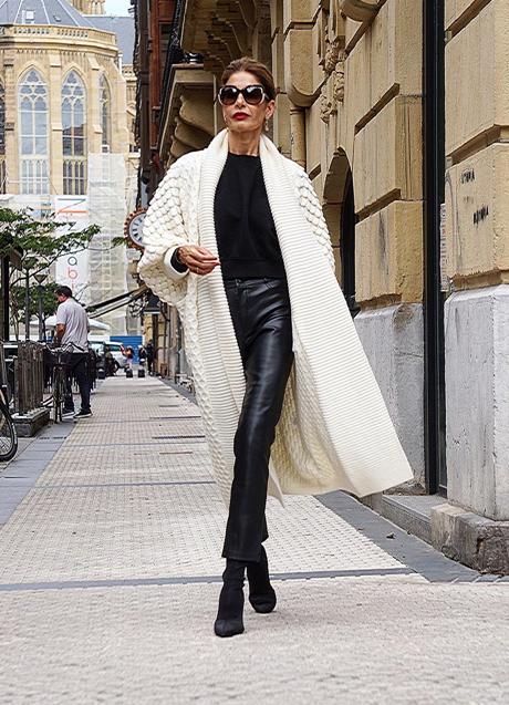 Imagen - Pilar de Arce con pantalones negros efecto piel. / @pilardearce