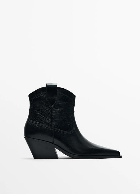 Imagen - Botines negros de piel de Massimo Dutti (129 euros)