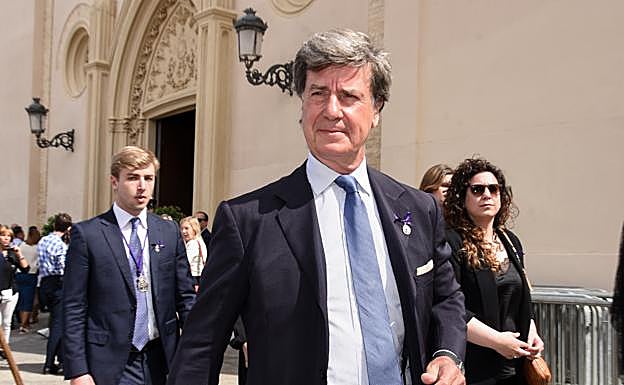 Cayetano Martínez de Irujo duranta la Semana Santa de Sevilla de 2023. /