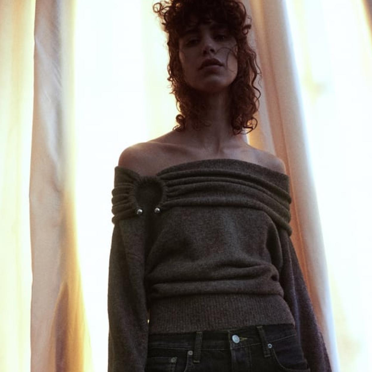 Estos son los jerséis con hombros descubiertos más bonitos de la temporada.