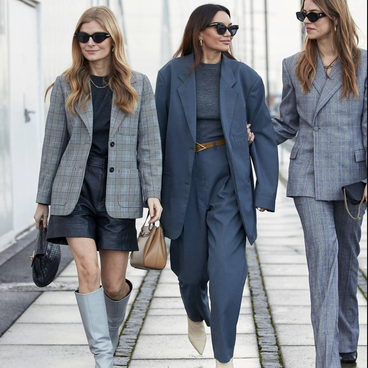 La tendencia groufit consiste en vestir de gris de forma elegante. 