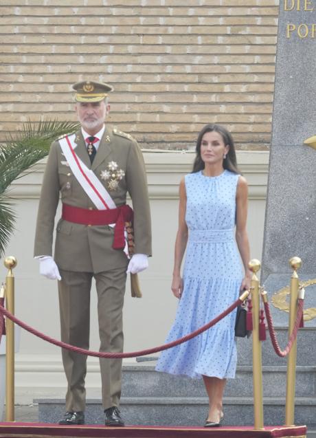 Imagen - La reina Letizia con vestido de lunares en la jura de bandera de la princesa Leonor. Fot: Limited Pictures.