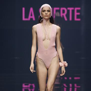 Imagen secundaria 1 - 1. Desfile Aurelia GIl/ 2. Desfile Arcadio Domínguez/ 3. Desfile Melissa Odabash