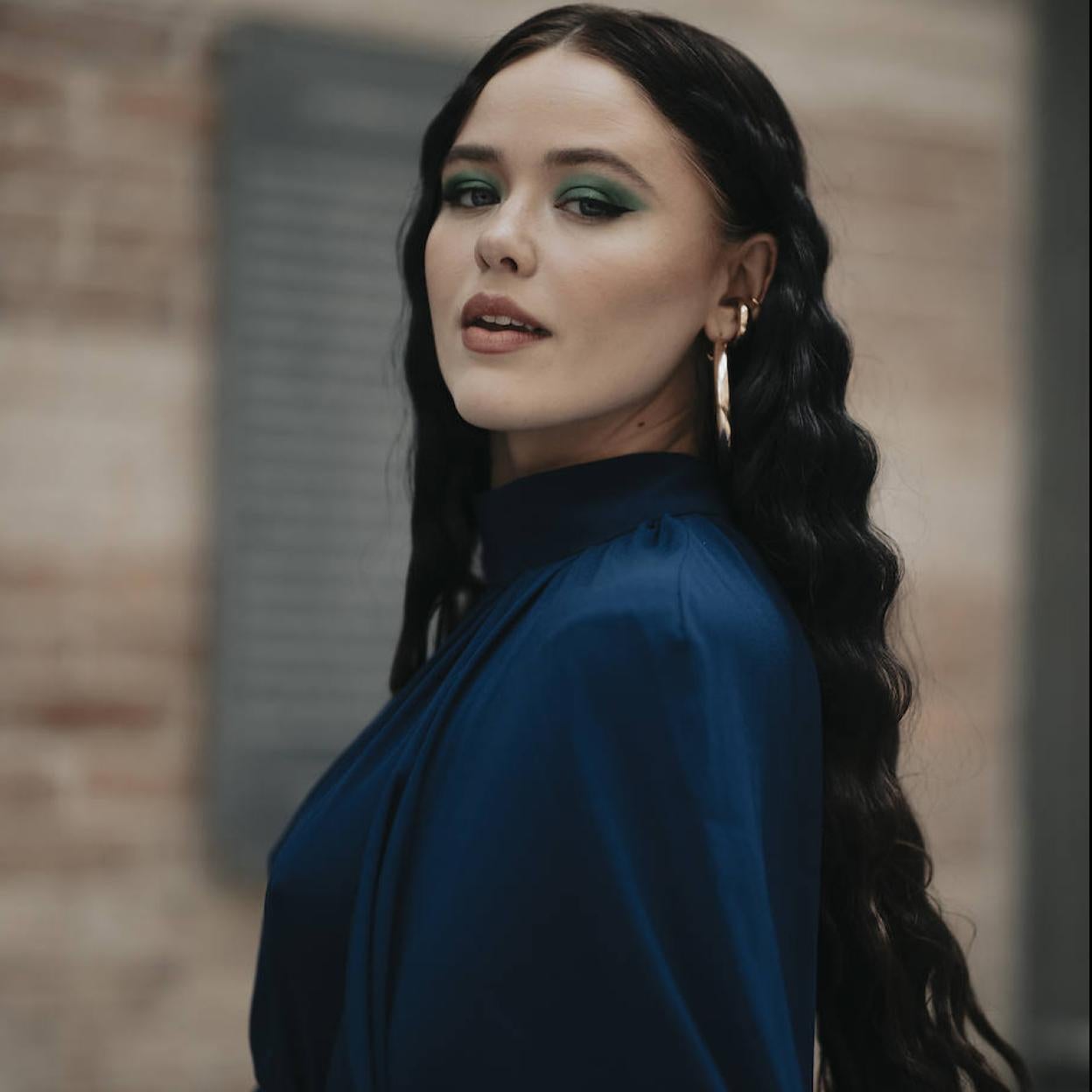 Influencer con peinado para Halloween