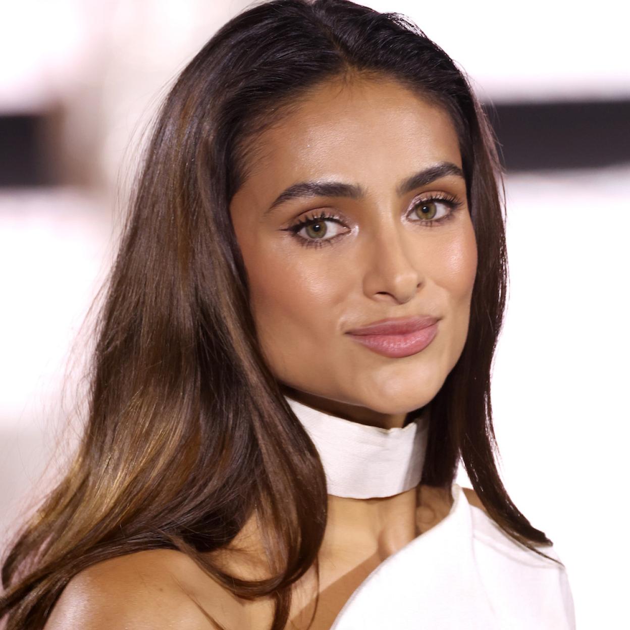 Renata Notri maquillada por Val Garland