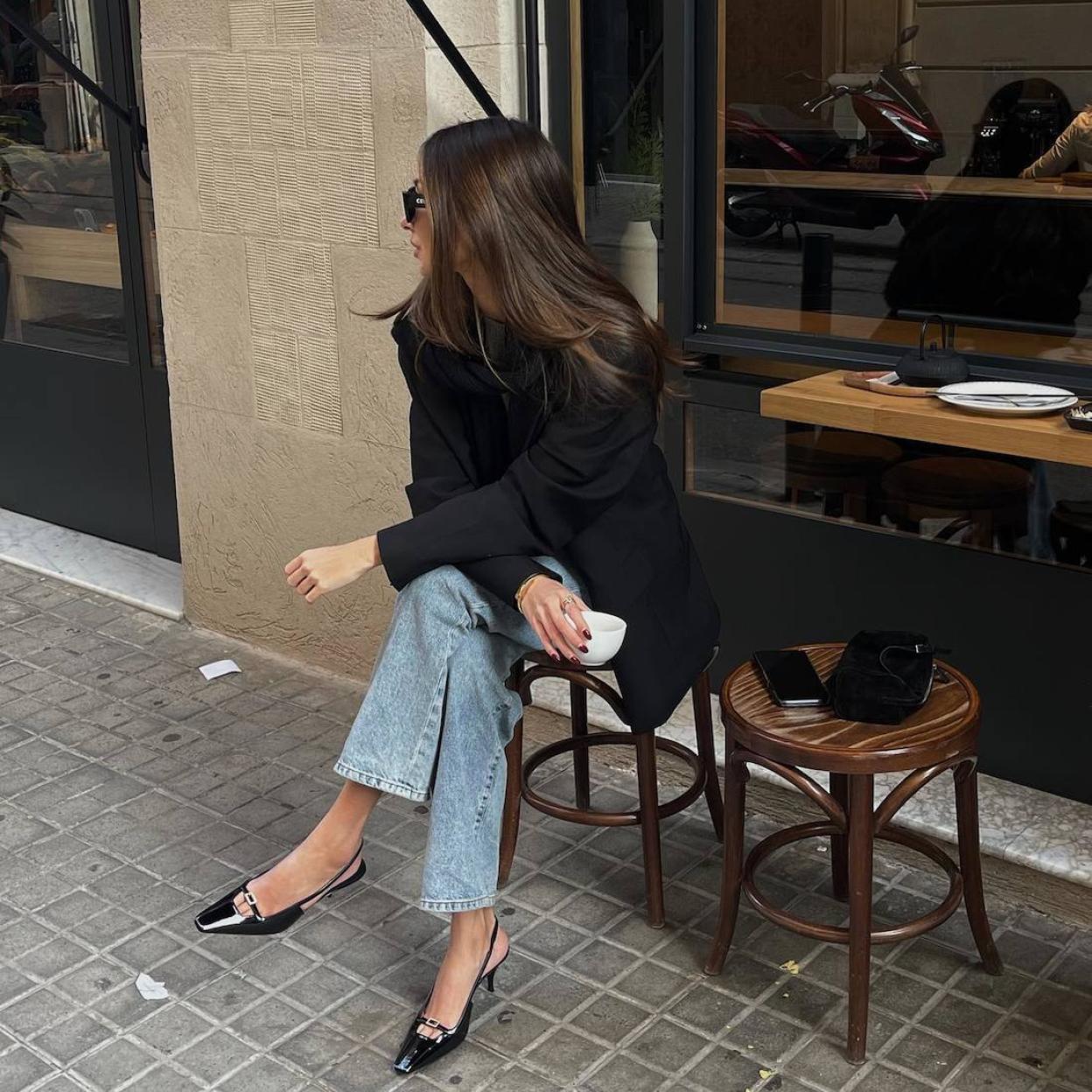 La influencer lleva unos zapatos de tacón de lujo tendencia