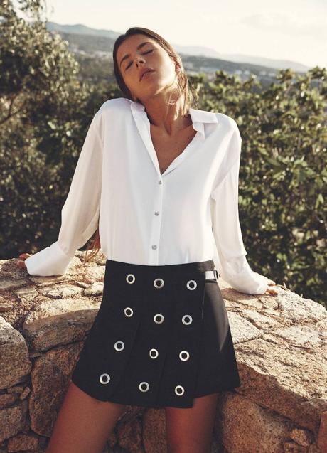 Imagen - Falda de tablas con detalles metálicos