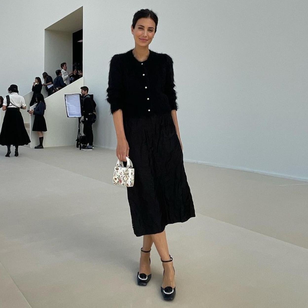 Sassa de Osma con un look con zapatos de tacón cómodo.