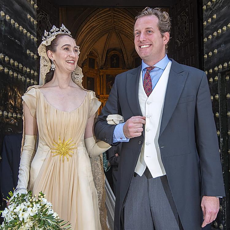 Sol Medina y su marido, tras la ceremonia.