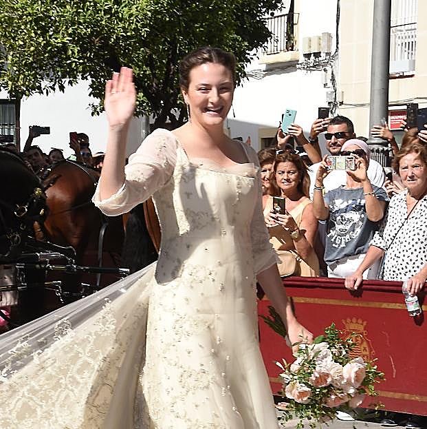 Del vestido de novia royal al look de invitada de Sofía Palazuelo: todos los detalles de la boda de Victoria de Hohenlohe, duquesa de Medinaceli