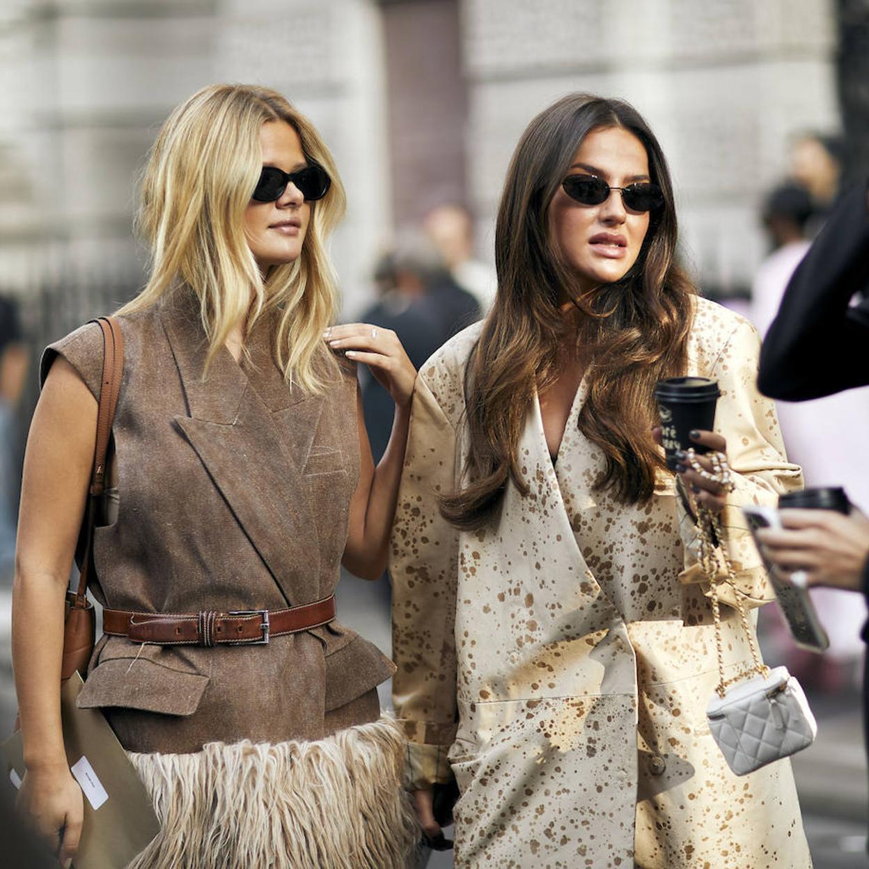 Influencer con pelo voluminoso y fuerte