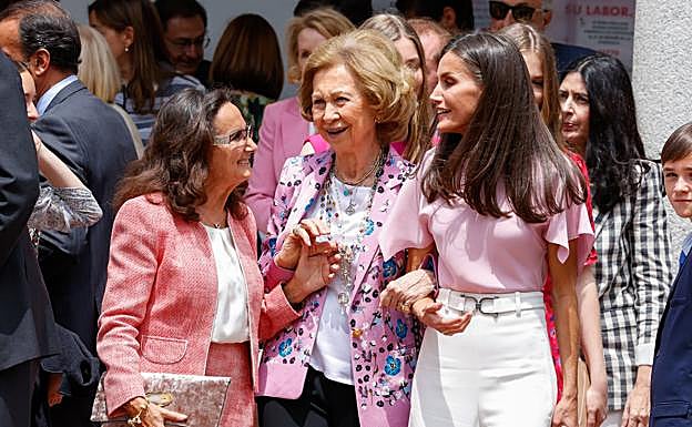 Durante un tiempo se habló mucho de la falta de entendimiento entre Paloma Rocasolano y doña Sofia, aunque últimamente las hemos visto muy bien avenidas. 