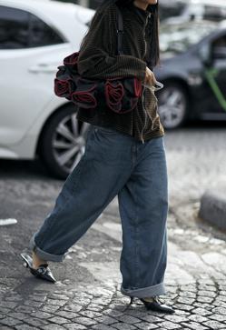 Imagen secundaria 2 - Cómo llevar los pantalones anchos para que te queden bien siempre