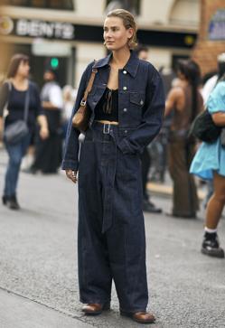 Imagen secundaria 2 - Cómo llevar los pantalones anchos para que te queden bien siempre