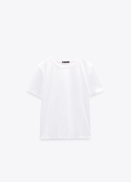 Imagen - Camiseta básica en blanco de Zara. Foto: Zara.