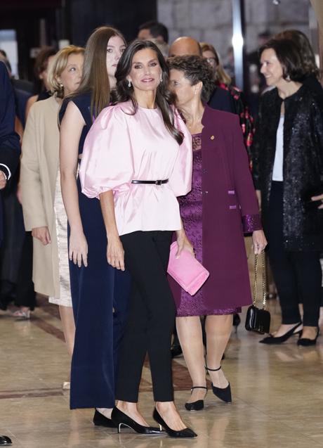 Imagen - Así es el look de la reina Letizia. / LIMITED PICTURES