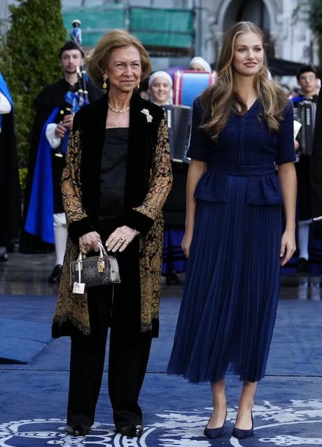 Imagen - La reina Sofía con bolso Loewe. Foto. Gtres.