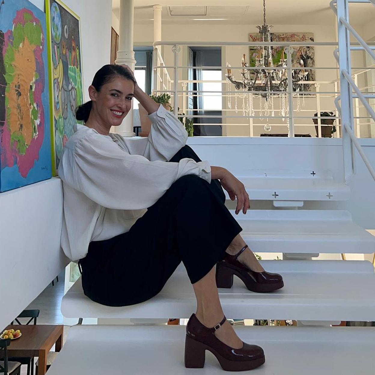 La acriz Blanca Romero con unos zapatos Mary Jane.