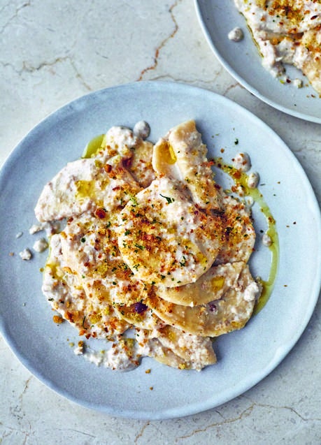 Imagen - Corzetti con salsa de nueces, una de las recetas del libro Pasta Masterclass. / Cinco Tintas