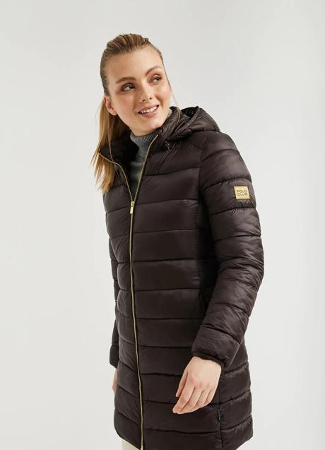 Imagen - Abrigo marrón oscuro Claudette de capucha reciclado y ligero de Polo Club, 89,99 euros.