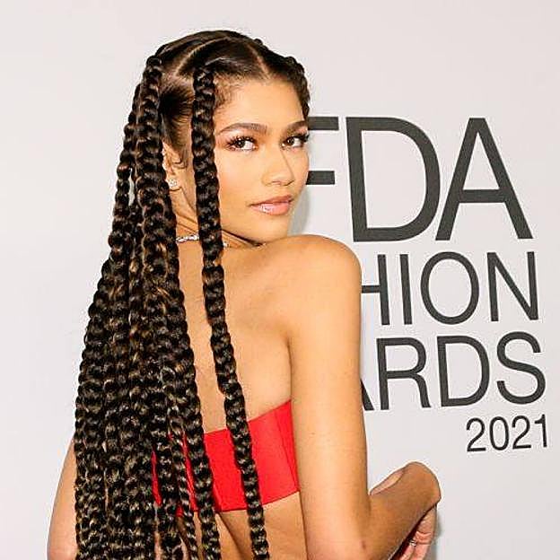 Zendaya en la alfombra roja con trenzas twist XXL