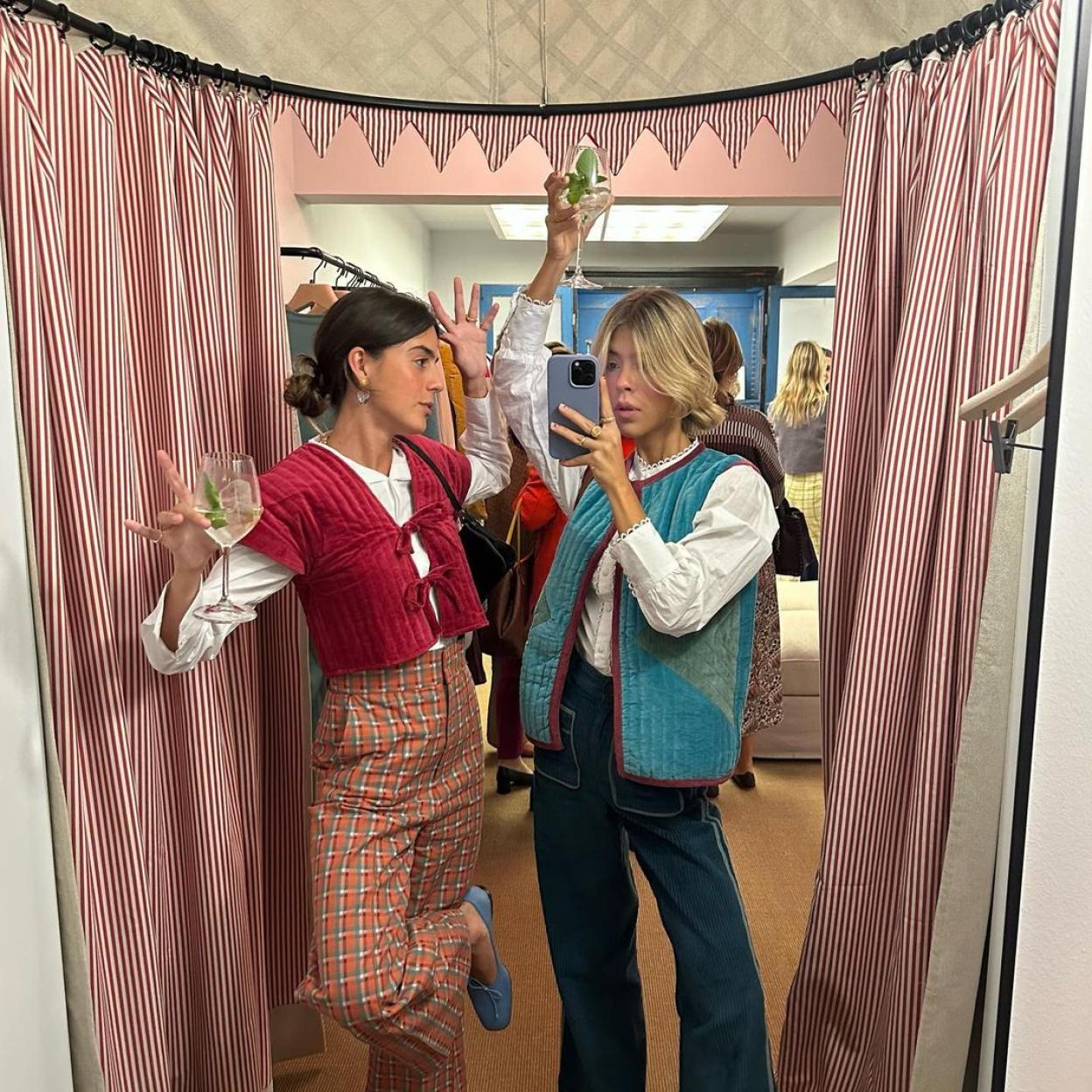 Cómo lucir el estilo de las portuguesas con chaquetas multicolor.