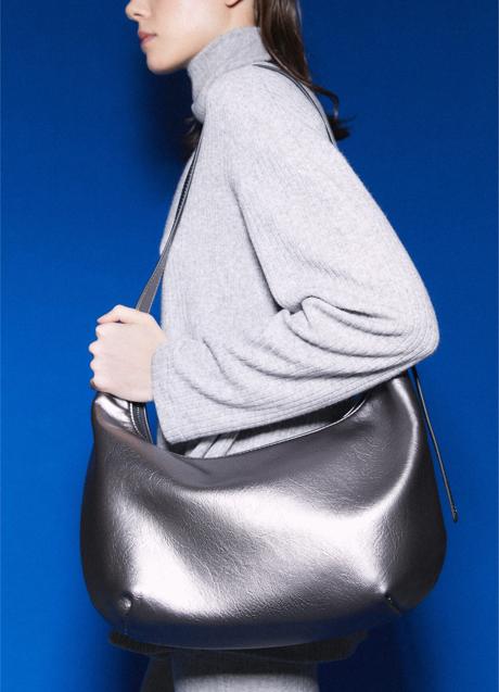 Imagen - Bolso metalizado de Stradivarius (19,99 euros)