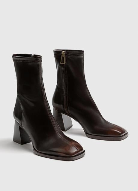 Imagen - Botines marrones de Stradivarius (29,99 euros)