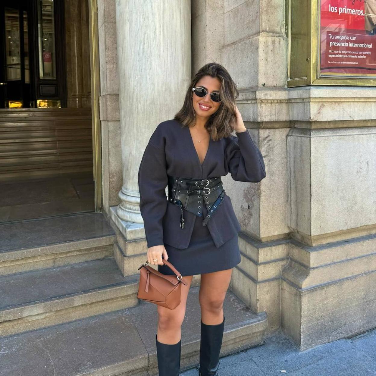 Influencer con cinturón fajín