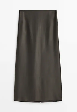 Imagen secundaria 2 - El look con falda satinada de Tamara Falcó