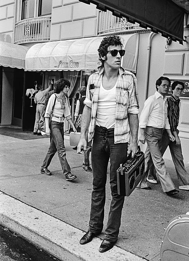 Imagen - Las fotos íntimas de Lynn Goldsmith de finales de los setenta retratan a un Bruce decidido a comerse el mundo. CORTESÍA TASCHEN / LYNN GOLDSMITH.