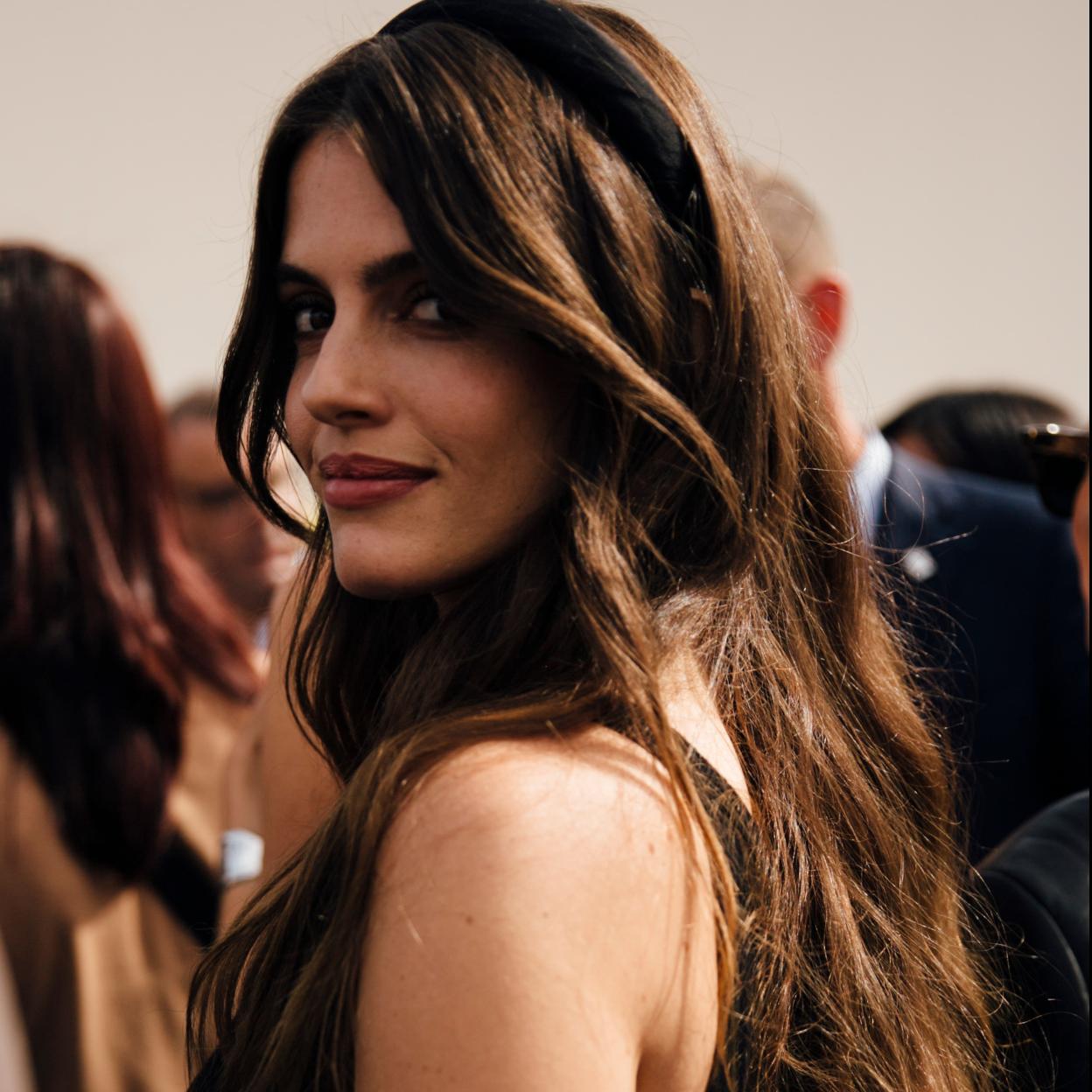 Una modelo con el pelo bonito y sano.