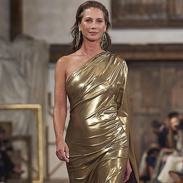 Christy Turlington en el desfile SS24 de Ralph Lauren.